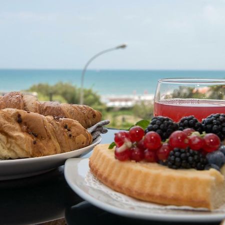 A Un Passo Dal Mare Bed & Breakfast Vieste Bagian luar foto