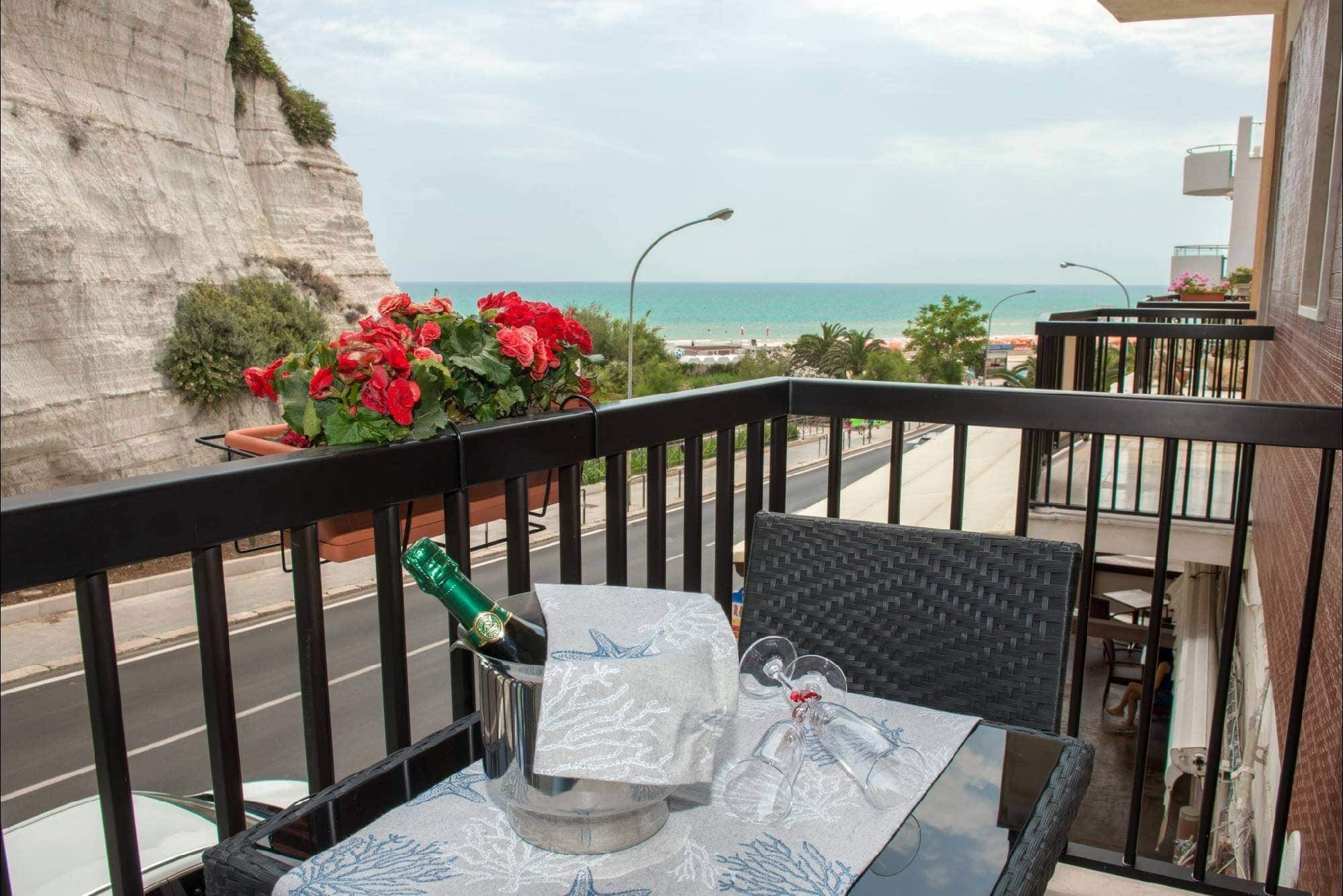 A Un Passo Dal Mare Bed & Breakfast Vieste Bagian luar foto