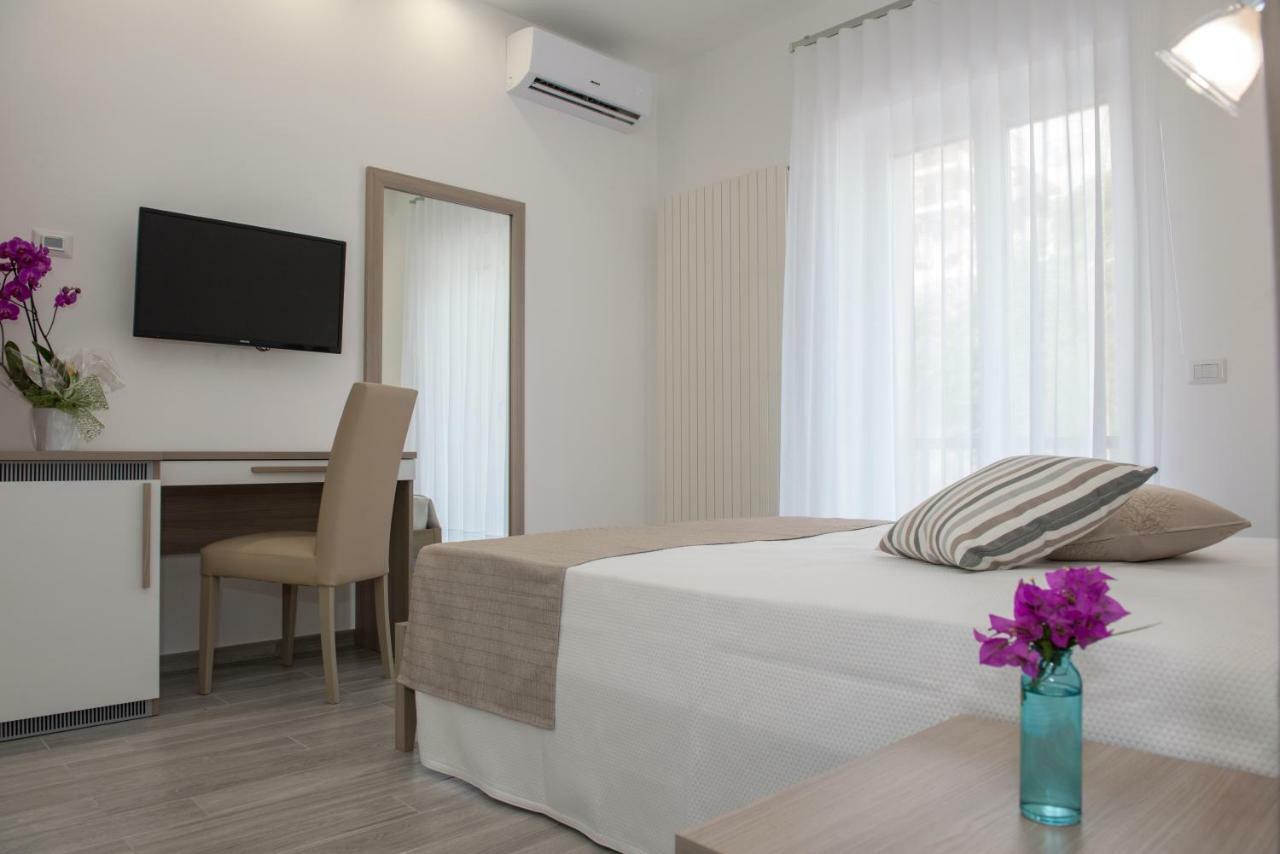 A Un Passo Dal Mare Bed & Breakfast Vieste Bagian luar foto
