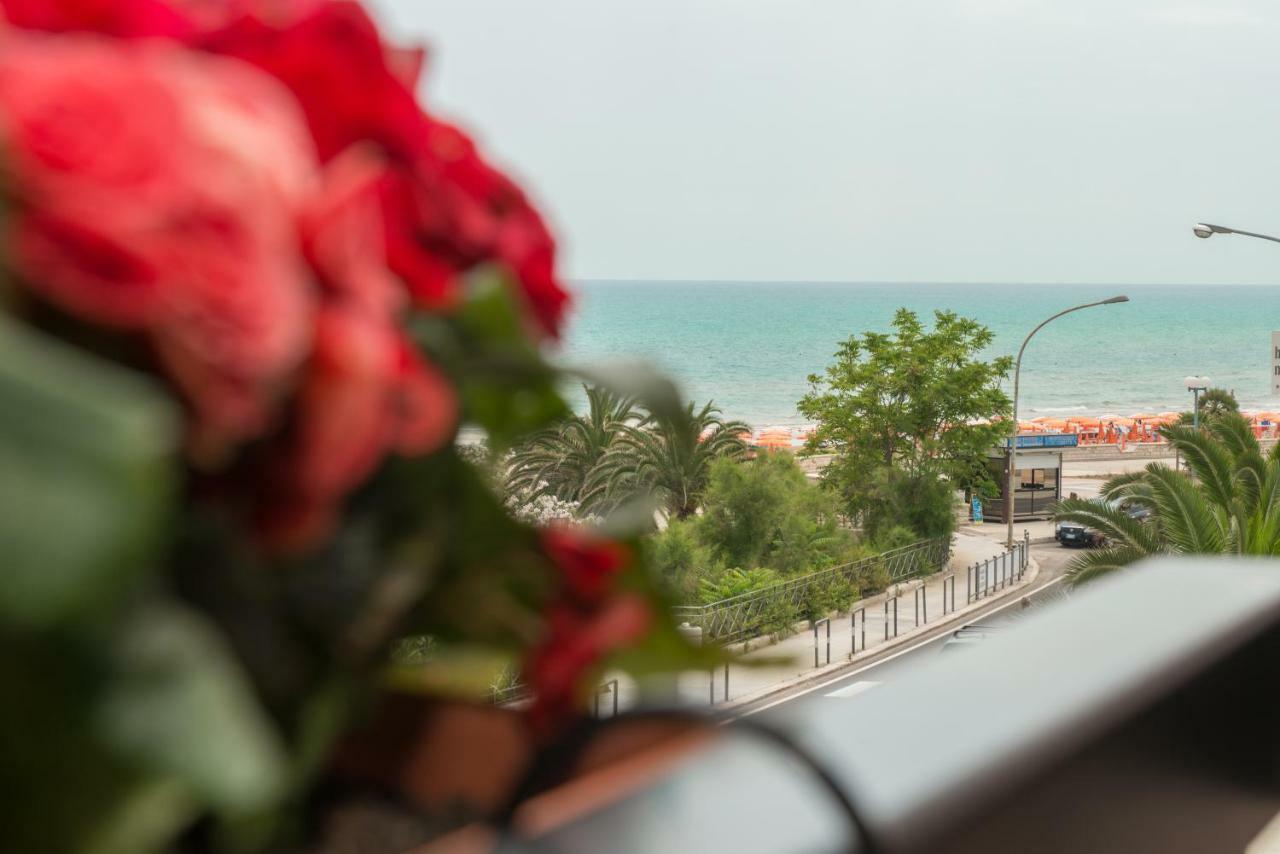 A Un Passo Dal Mare Bed & Breakfast Vieste Bagian luar foto